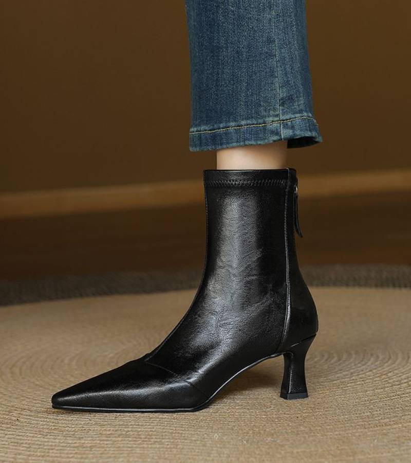 Fulvia | Stivaletti minimal in pelle con tacco medio