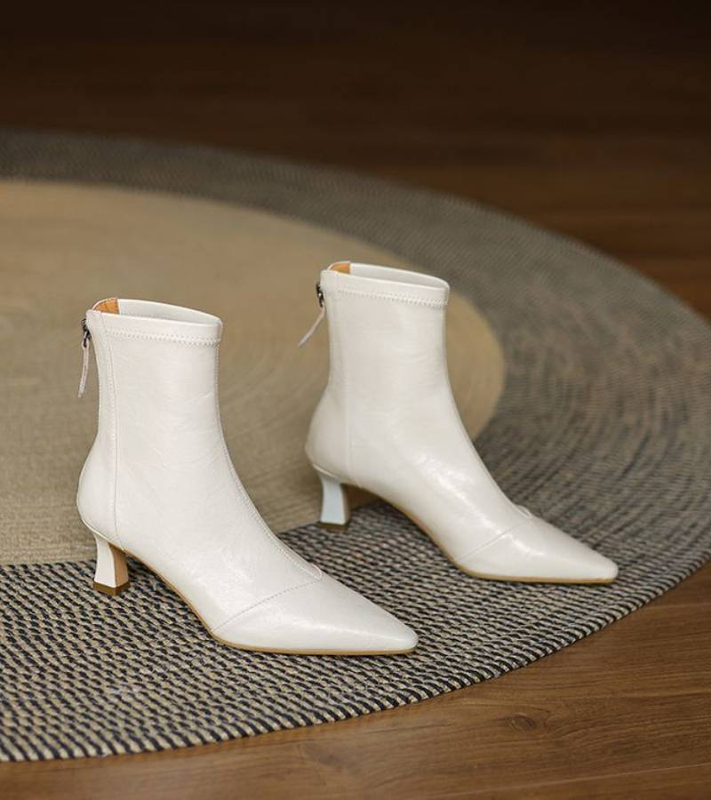 Fulvia | Stivaletti minimal in pelle con tacco medio