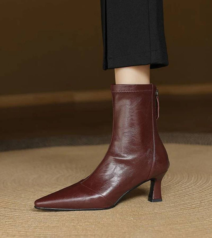 Fulvia | Stivaletti minimal in pelle con tacco medio