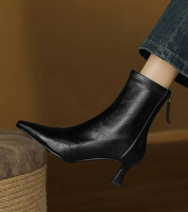 Fulvia | Stivaletti minimal in pelle con tacco medio
