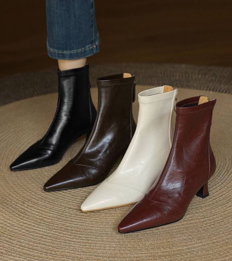 Fulvia | Stivaletti minimal in pelle con tacco medio