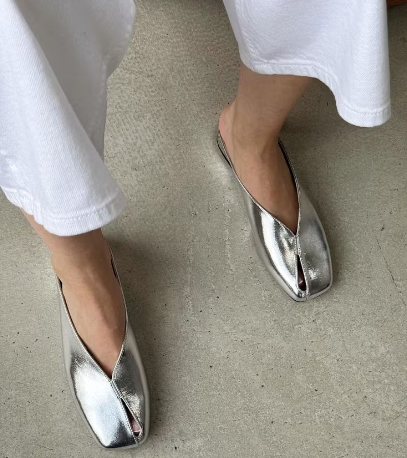 Delia | Mule Flat in Puro Cuoio per Camminare in Libertà