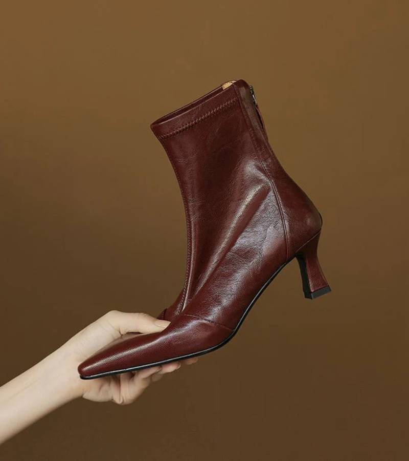 Fulvia | Stivaletti minimal in pelle con tacco medio